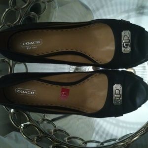 Coach Thea 1941 size 11 3.5 inch, wedged heel